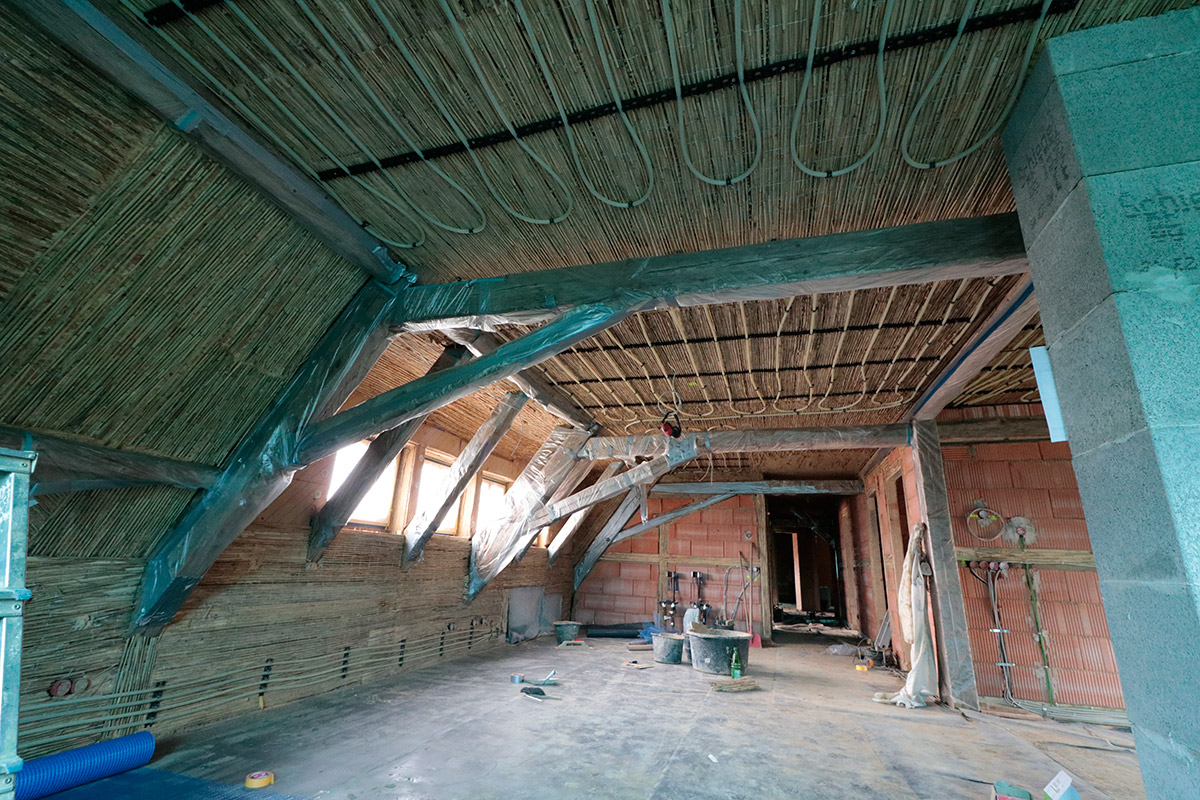 Bauphase: Eingebaute Wendeln für Deckenheizung